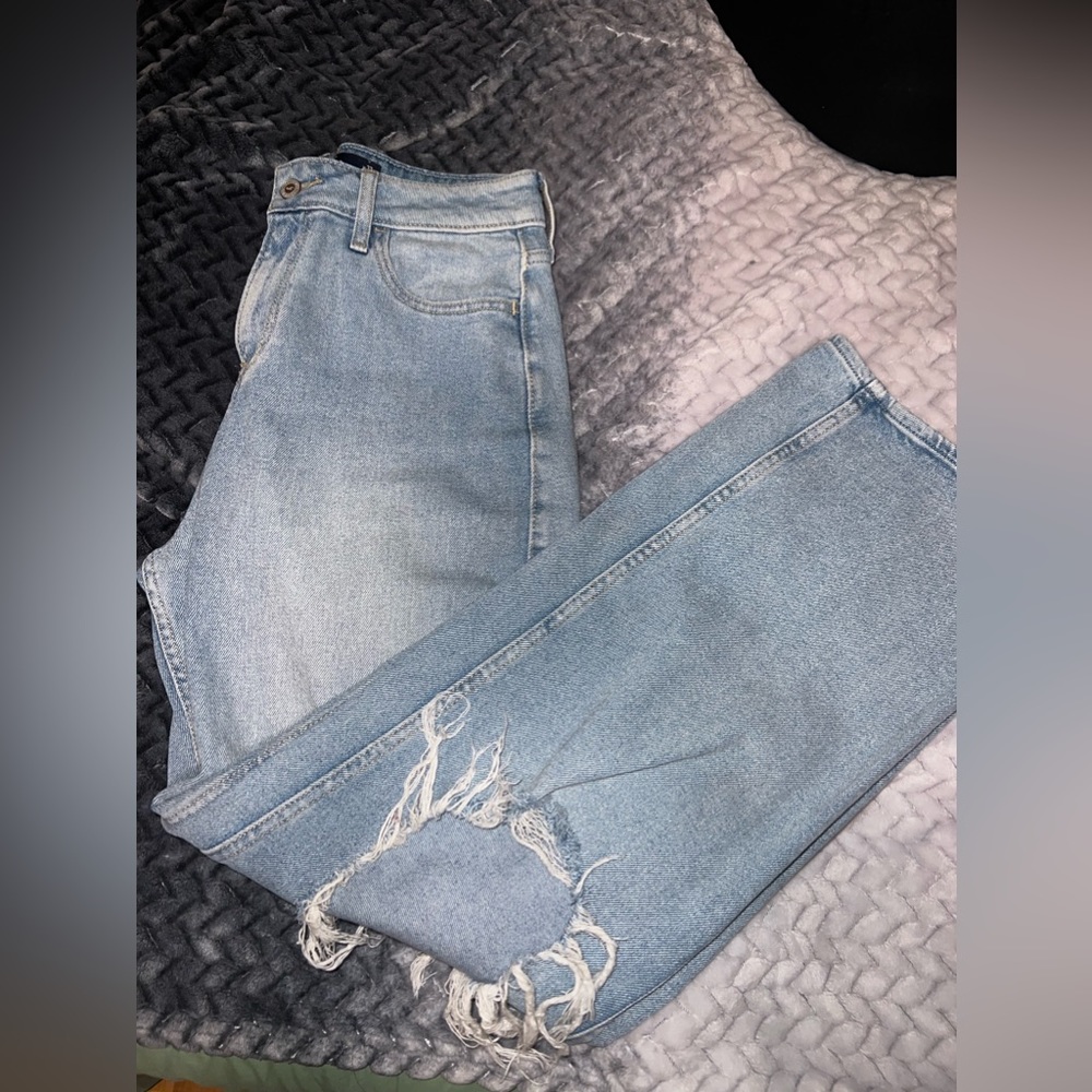baggy ripped jean